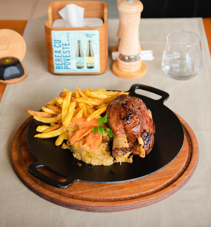 Restaurant Pensiune Bucovina Câmpulung Moldovenesc Exteriör bild